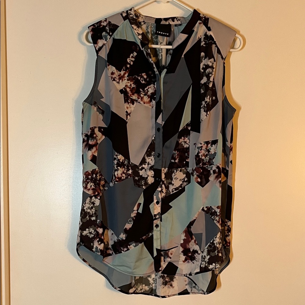Trouve Geometric Floral Sleeveless Blouse - Black and Blue